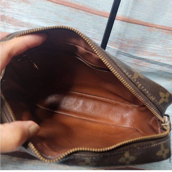 450 "Trocadero 23" Authentic Louis Vuitton Monogram Trocadero 23 bag - Picture 9 of 12